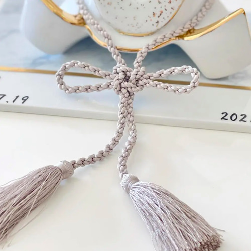 送料無料】美しい陶器の家紋入り兜陶板と忍緒の3点セット