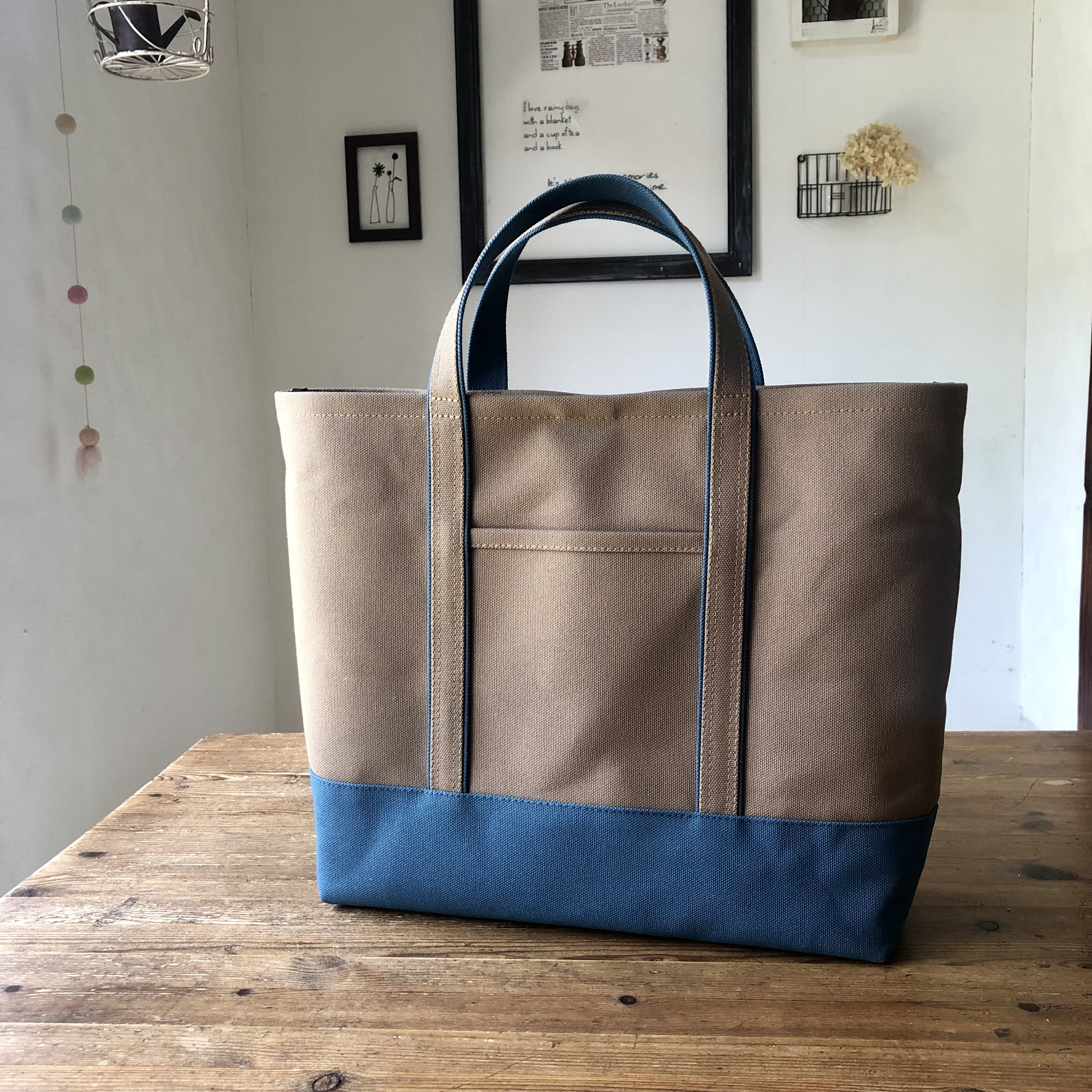 帆布とレザーのトートバッグ 底板付き アイスグレー×レザー