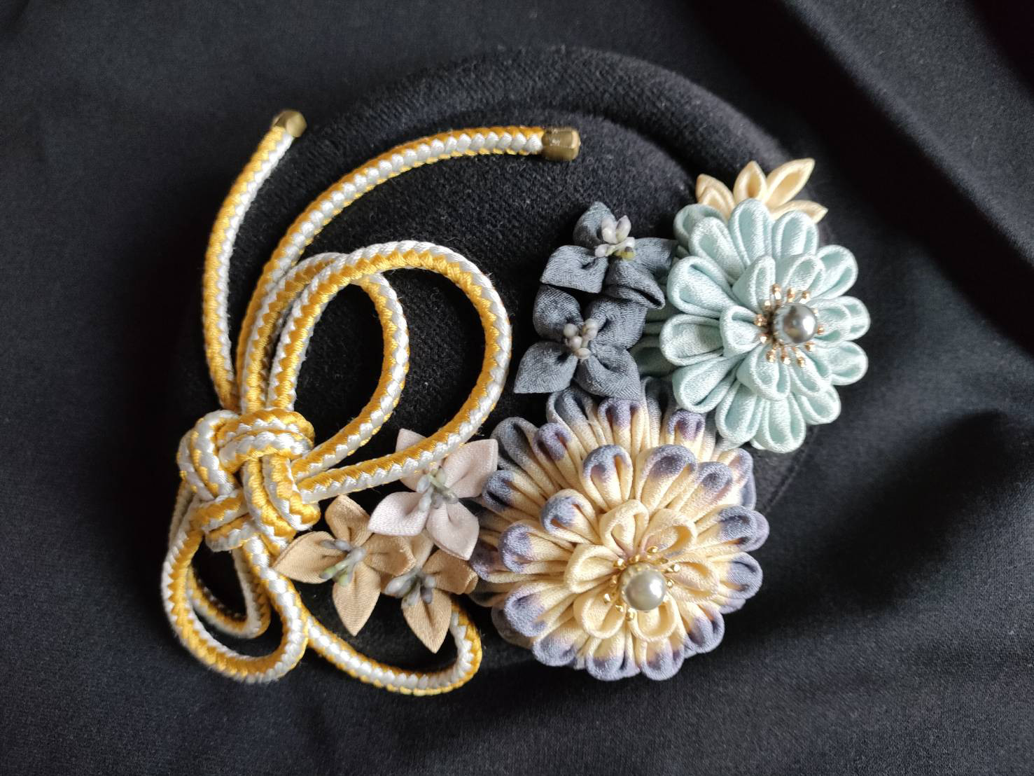 ミニベレーモチーフ　ヘッドドレス　つまみ細工　成人式　七五三　卒業式　髪飾り 　トーク帽　ヘア飾り