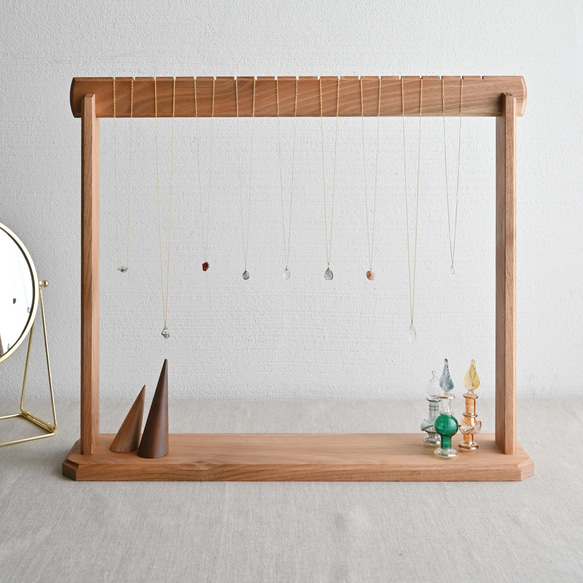 クルミのネックレススタンド 折りたたみ式 ディスプレイ 展示 店舗什器 1枚目の画像