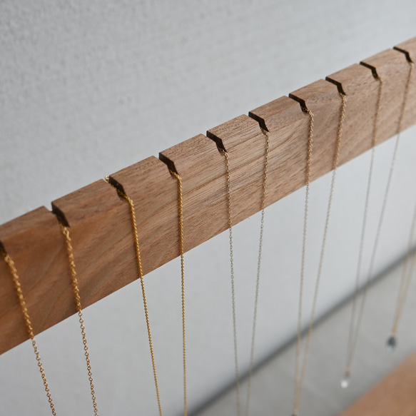 クルミのネックレススタンド 折りたたみ式 ディスプレイ 展示 店舗什器 5枚目の画像