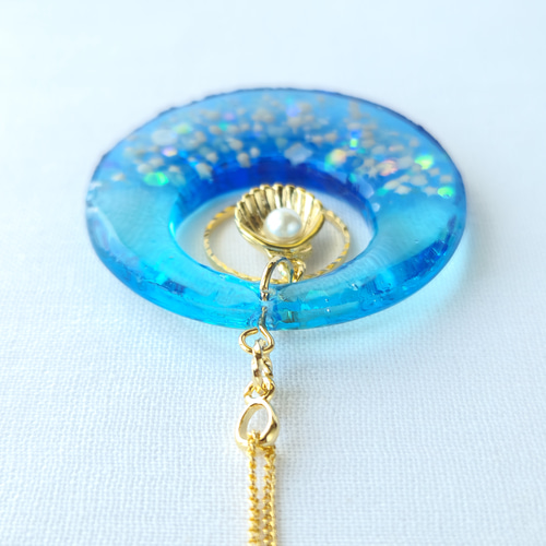 星の砂を閉じ込めた 光る 海のペンダント 揺れる レジン ネックレス