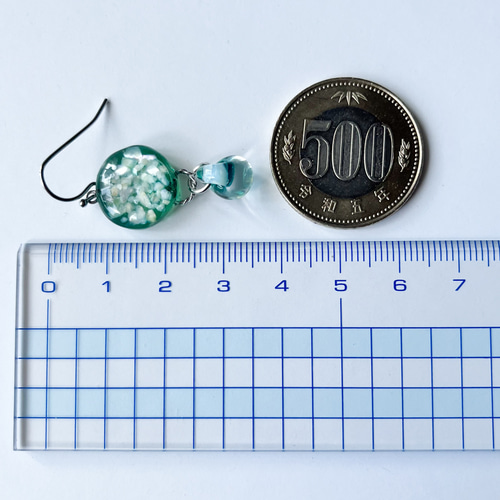 エメラルドグリーンの海色ピアス ※イヤリング変更可 ピアス（フック