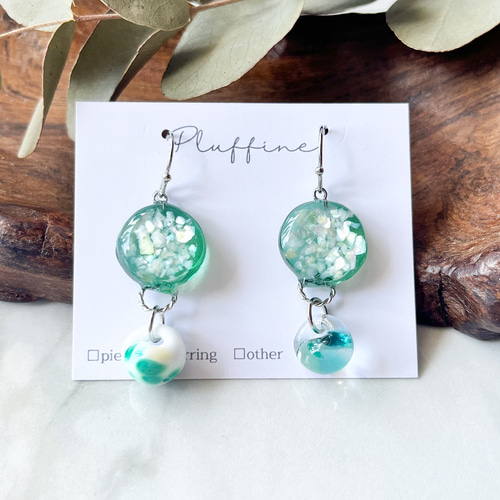 エメラルドグリーンの海色ピアス ※イヤリング変更可 ピアス（フック