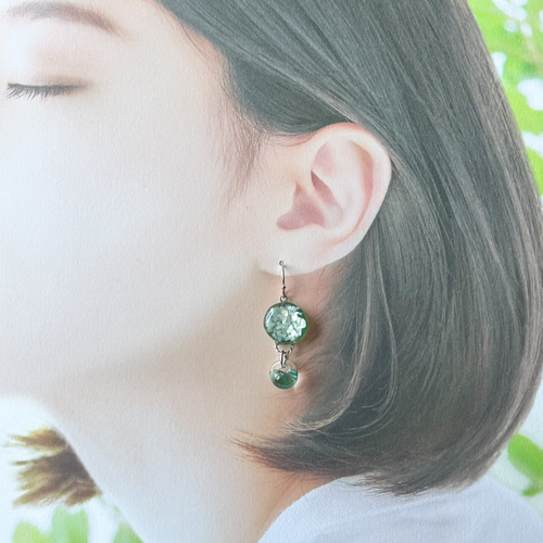エメラルドグリーンの海色ピアス ※イヤリング変更可 ピアス（フック
