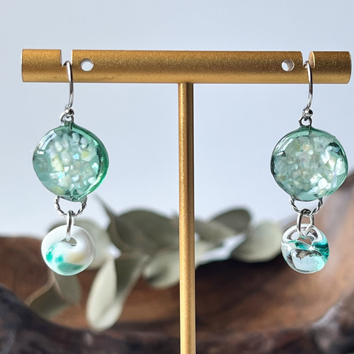 じばにゃん☺︎ 1点作品☆ 大粒エメラルドピアス イヤリングに変更可能