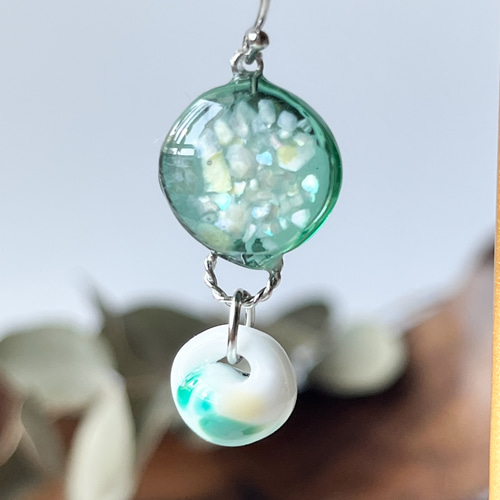 エメラルドグリーンの海色ピアス ※イヤリング変更可 ピアス（フック