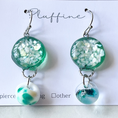 エメラルドグリーンの海色ピアス ※イヤリング変更可 ピアス（フック
