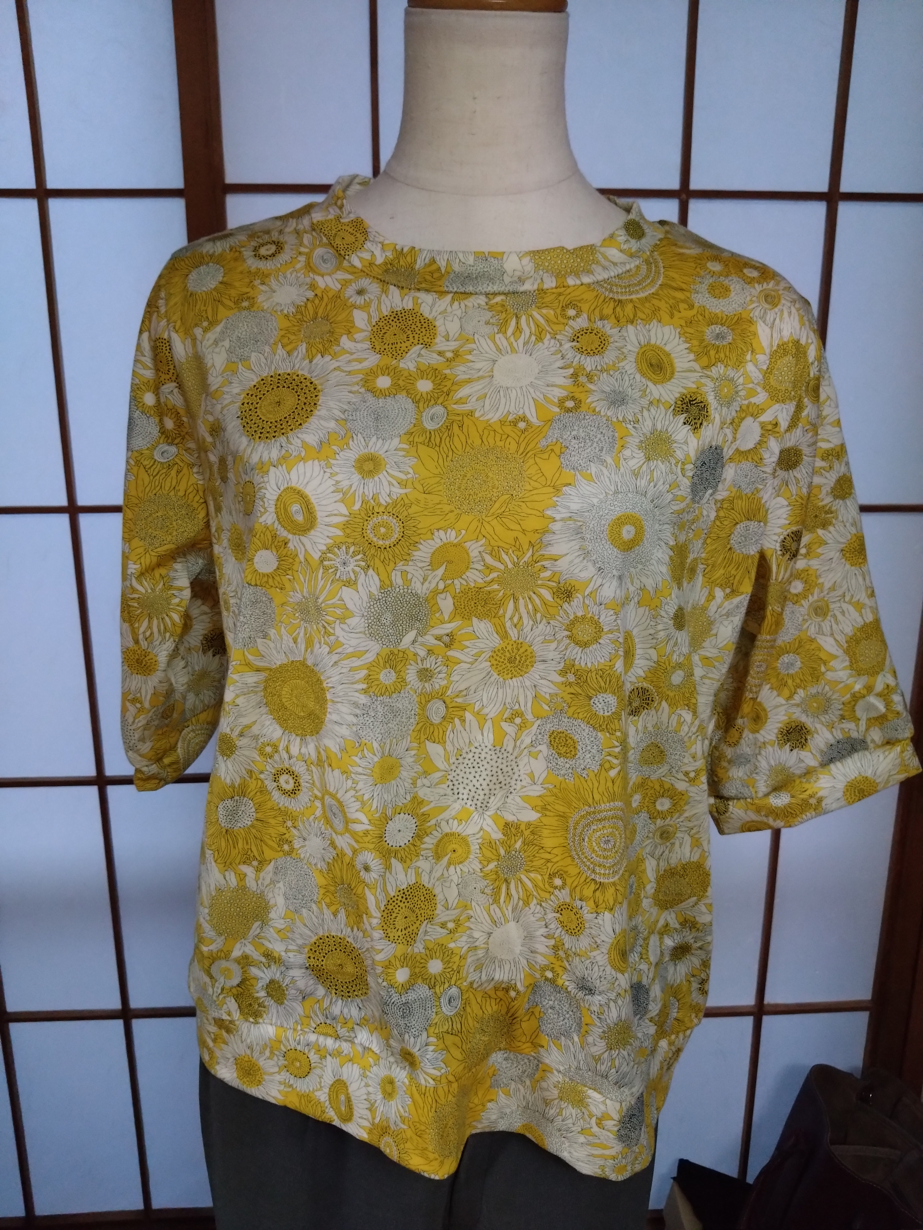 W付けえりTシャツ　リバティプリント黄色