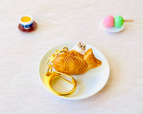 ぐでねこチャン　フェイクスイーツ　キーチェーン　チャーム　ブルー ぐでねこチャンフェイクスイーツキーチェーンチャームブルー