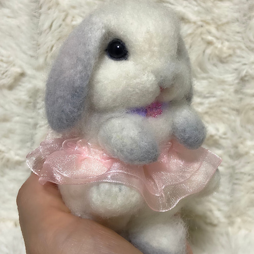 羊毛フェルト。うさぎ。ロップイヤー。リース 羊毛フェルト 
