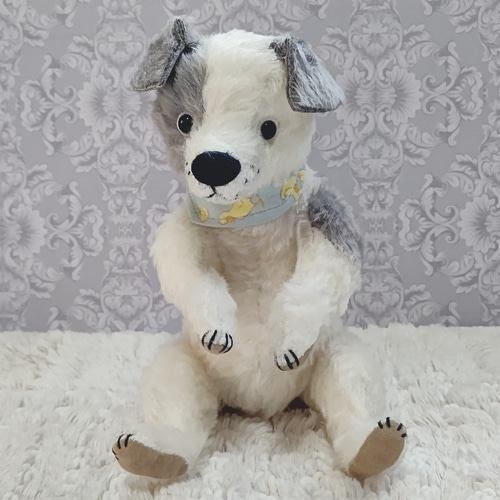 ぶちのわんこ 白×グレー／テディベアタイプの犬のぬいぐるみ 約