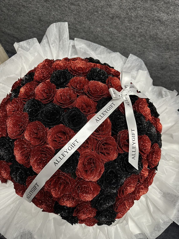 Tiktokで話題の99本薔薇　グリッターローズ使用　オーダーメイドも可能　テレビでも紹介された花屋AlleyGift 予めご了承下さいませ