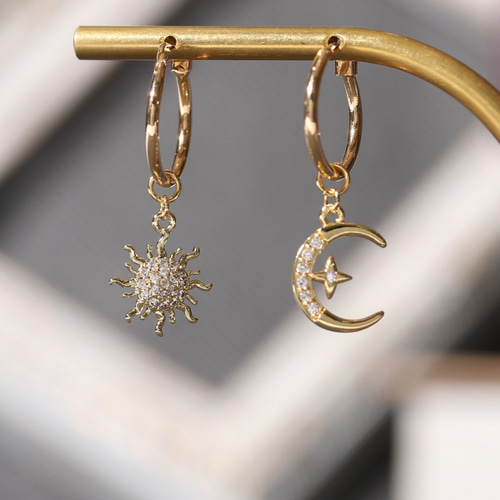 再販】2way◇太陽と月星CZモチーフフープピアス【14kgf】モチーフ