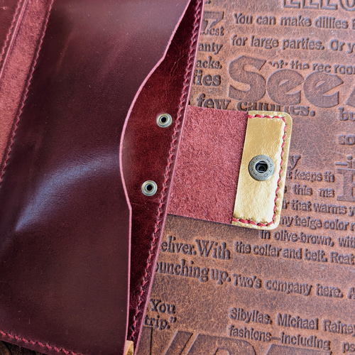 ぐしぐし手縫い＊英字型押しレザーのブックカバー＊