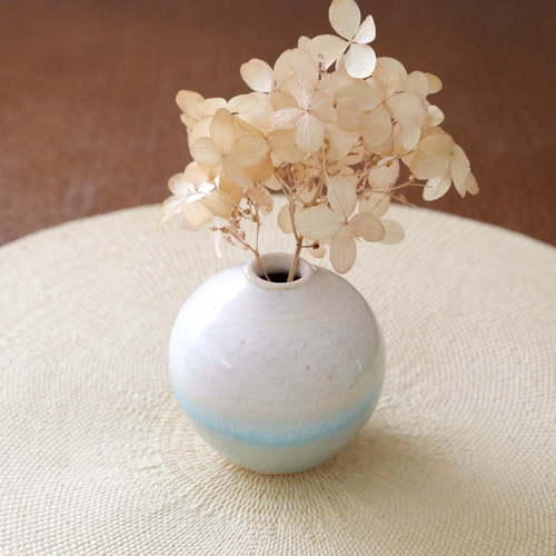 水色と白釉のかけ分け一輪挿し 一輪挿し・花瓶・花器 TSUCHI-HANAKI