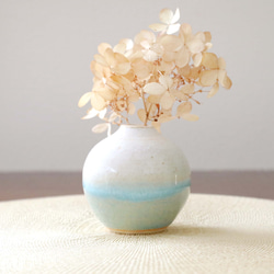 水色と白釉のかけ分け一輪挿し 一輪挿し・花瓶・花器 TSUCHI