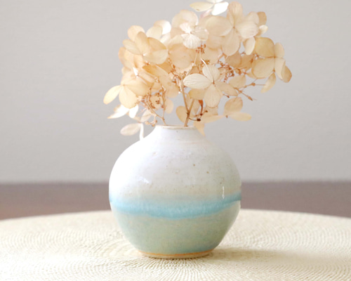 水色と白釉のかけ分け一輪挿し 一輪挿し・花瓶・花器 TSUCHI