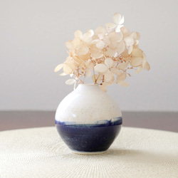瑠璃と白釉のかけ分け一輪挿し 一輪挿し・花瓶・花器 TSUCHI-HANAKI