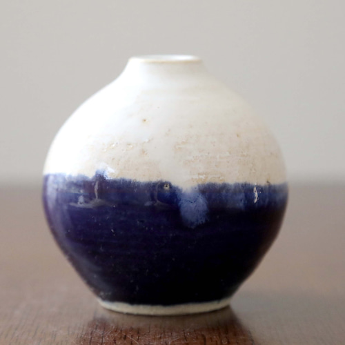 瑠璃と白釉のかけ分け一輪挿し 一輪挿し・花瓶・花器 TSUCHI-HANAKI