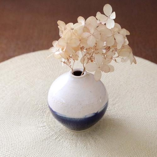 瑠璃と白釉のかけ分け一輪挿し 一輪挿し・花瓶・花器 TSUCHI-HANAKI