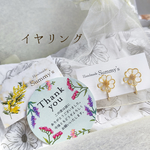 マーガレットピアス（イヤリングに変更出来ます）❀クリアお花