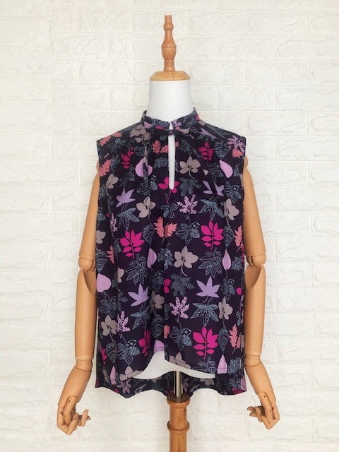 リバティ生地_胸元リボン_大人可愛い涼やかラグジュアリー・フェミニン・ブラウス_リーフ柄