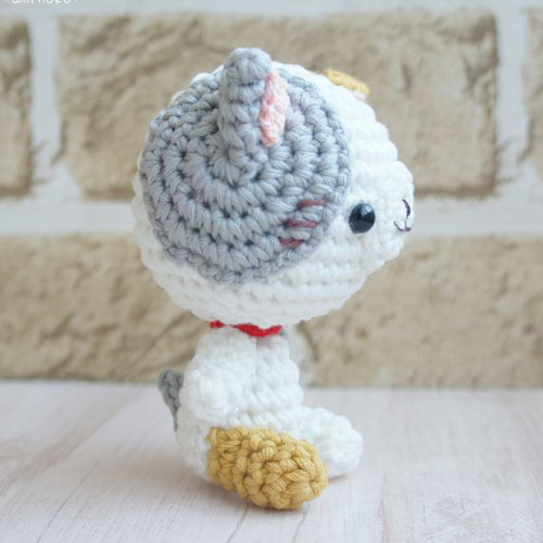 受注製作】思わず笑顔になっちゃう♡おすわり三毛猫さん
