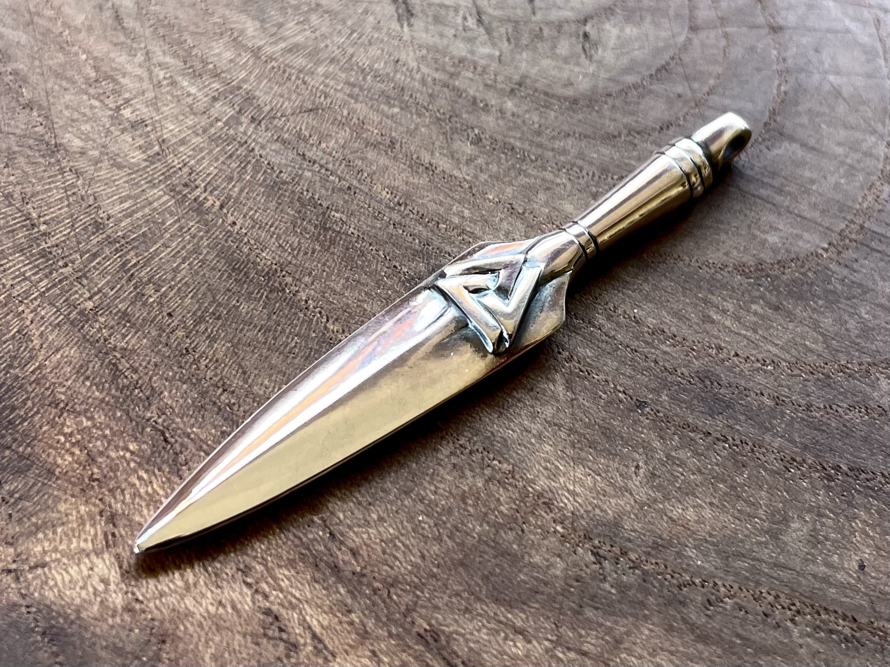 ヴァイキング オーディンの槍 グングニル ペンダント［シルバー925］鹿革紐付／北欧 アクセサリー