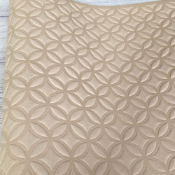 本革レザーシート・和柄エンボス(七宝柄)44×44cm　鳥の子色（ベージュ）・国産豚革・日本製 2枚目の画像