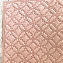 本革レザーシート・和柄エンボス(七宝柄)44×44cm　桃色（ピンク）・国産豚革・日本製 4枚目の画像