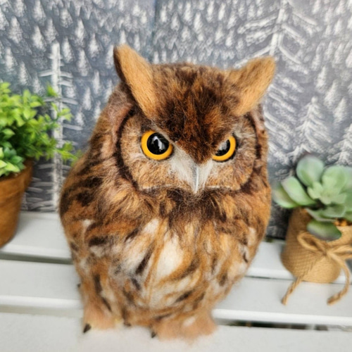 羊毛フェルト製フクロウの置物　アメリカワシミミズクホワイト19㎝ 羊毛フェルト製フクロウの置物 アメリカワシミミズクホワイト19