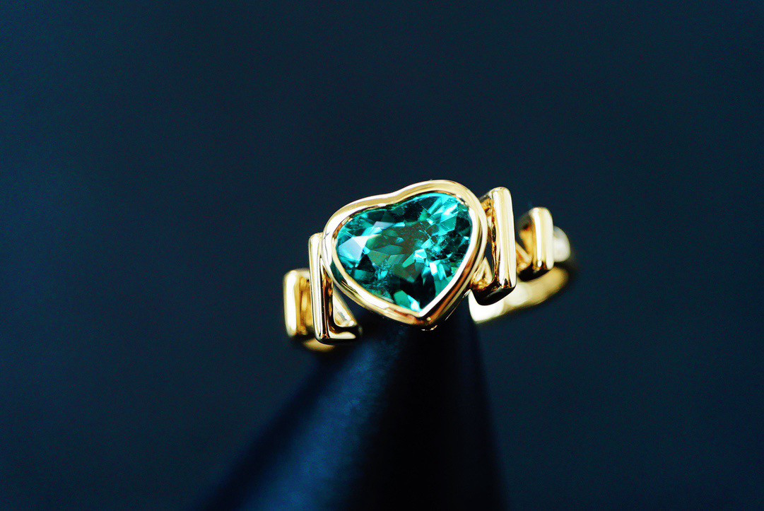 「LOVE」K18 天然ブルーグリーントルマリン　ラグーンカラー上品　幸運　10月誕生石　1.65ct