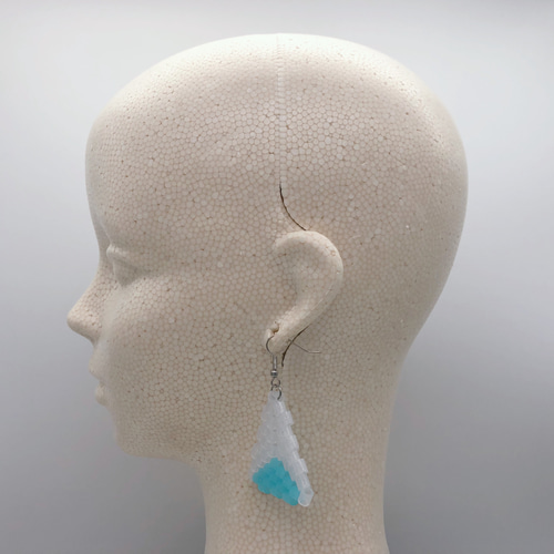 カバ ゆめかわ さんかく ガラス ピアス / イヤリング