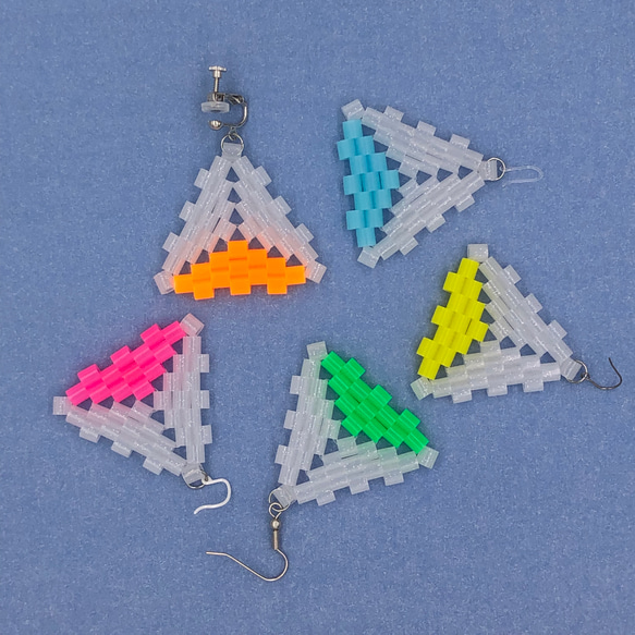 カバ ゆめかわ さんかく ガラス ピアス / イヤリング カバ ゆめかわ さんかく ガラス ピアス / イヤリング