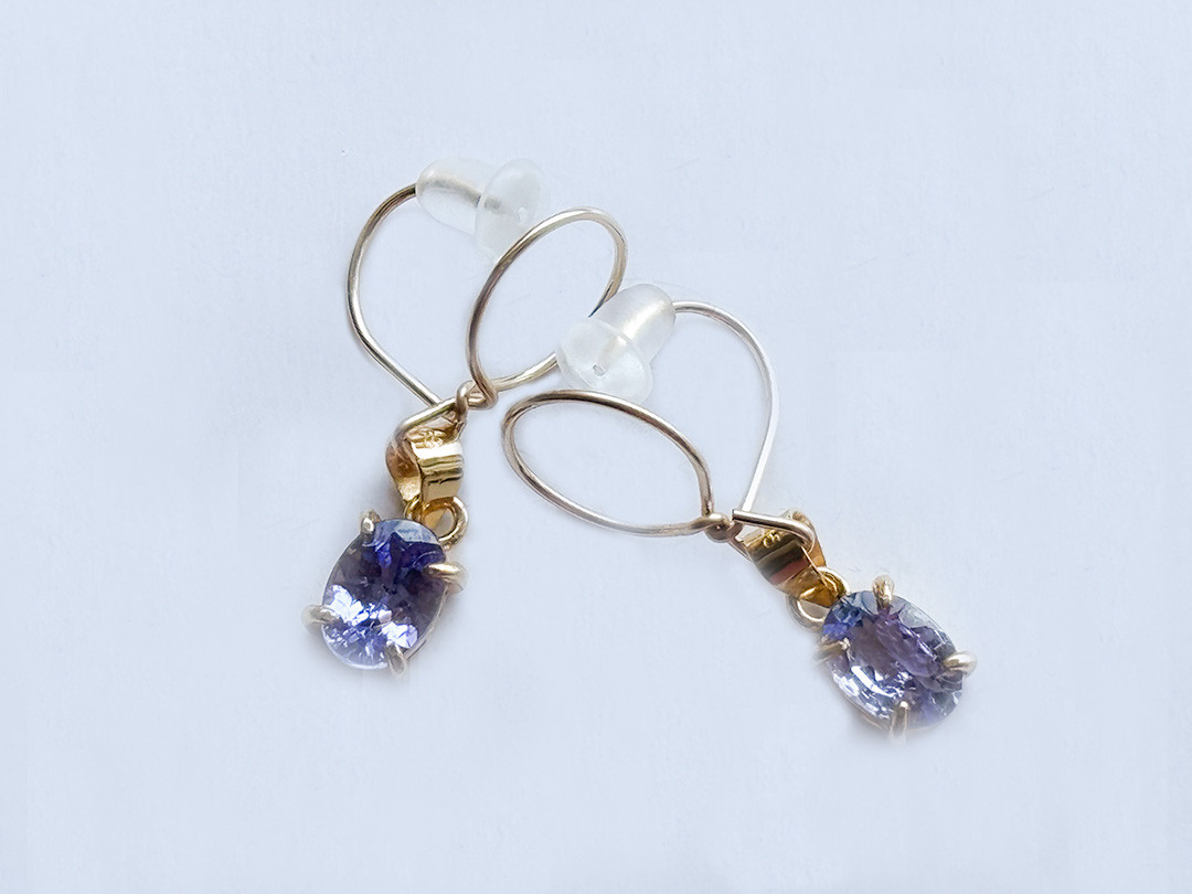 タンザナイト(宝石質/AAA)◆稀少＆高価◆14kgf◆天然石◆ノンホールピアス