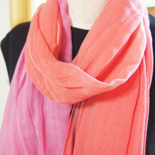 コチニールとインド茜染め・軽やかコットンガーゼストール《草木染め