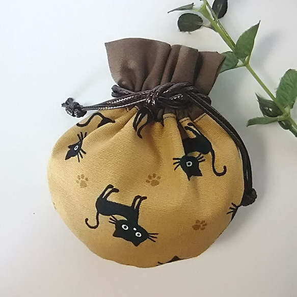 三毛猫ハンドメイド巾着丸い小物入れ まる巾着袋 ミニ ネコ