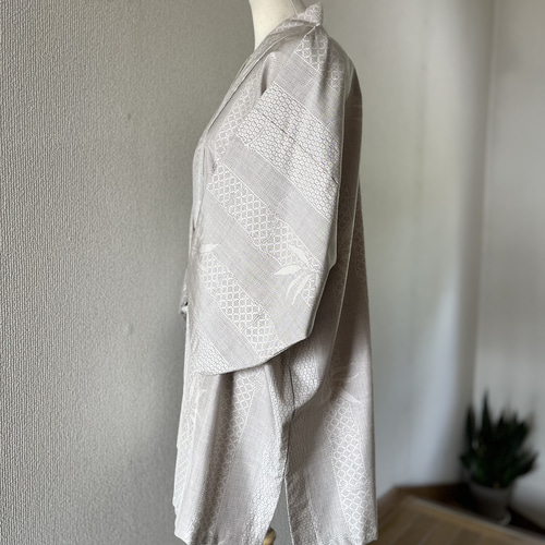 白大島紬　作務衣（上衣）着物リメイク　菊模様　現品のみ　和のお洒落上衣　シルク 大島紬 白大島紬 作務衣 着物リメイク 現品限り 紅葉柄の素敵な