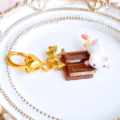 板チョコに猫キーホルダー レジンキーホルダー チャーム