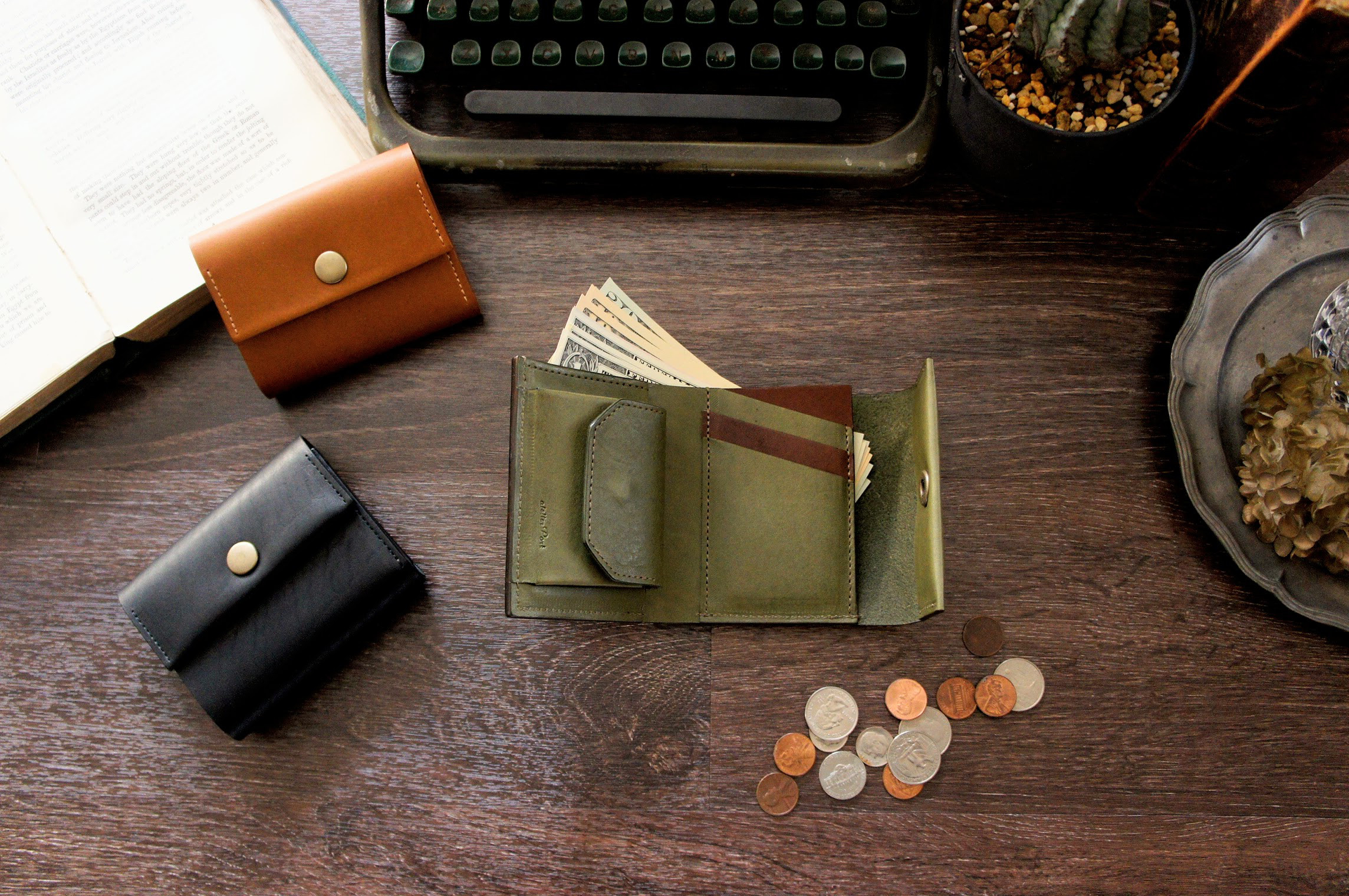 お札を折らない三つ折り財布◆差し色で楽しむコンパクトレザーウォレット◆本革◆ギフト◆刻印◆ラッピング・送料無料