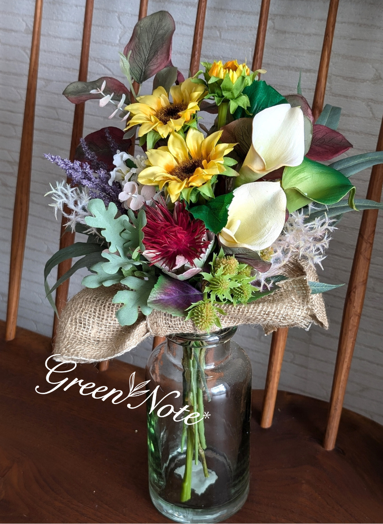 ガラスベース付きだから嬉しい！ずっときれい！ひまわりと多肉植物のアーティフィシャルフラワー（造花）個性派アレンジメント