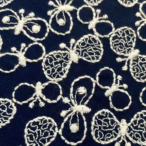 s16-n▽コットンリネン刺繍生地▽蝶々柄 薄手 ネイビー 紺色 昆虫柄