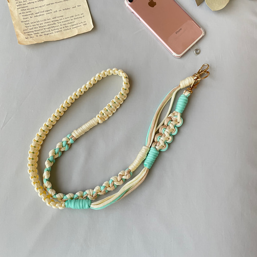 パラコードで作るスマホショルダーストラップ(ミント×クリーム