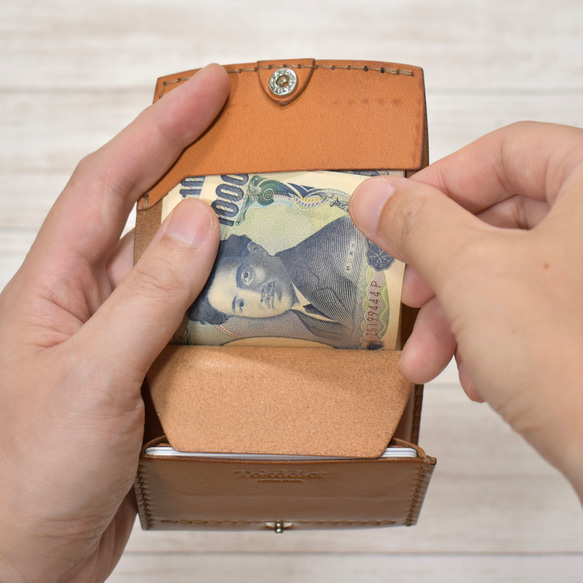 要領(容量)がいいミニウォレット カード6枚 二つ折り 薄め ボルドー イタリアンレザー【SALE】 