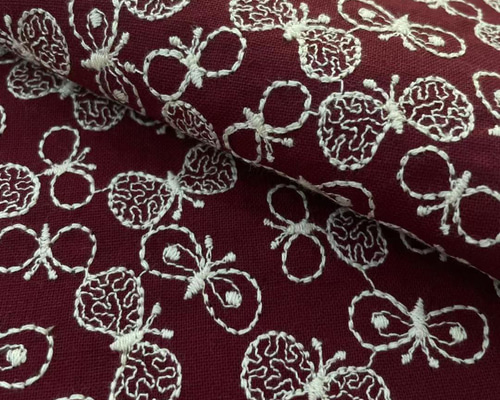 s16-r▽コットンリネン刺繍生地▽蝶々柄 薄手 ワインレッド 赤地