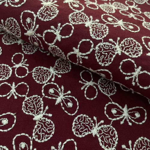 s16-r▽コットンリネン刺繍生地▽蝶々柄 薄手 ワインレッド 赤地
