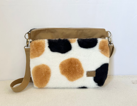 〈マチあり〉三毛猫　ボア　ショルダーバック akaneko  ファー　ハンドメイド　ゆめかわ 2枚目の画像