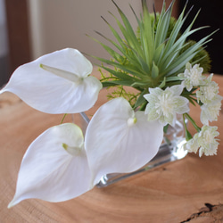 涼しげサマーホワイト♪和風にも 洋風にも《アンスリュームのモダン花束》【フェイクウォーター】 4枚目の画像