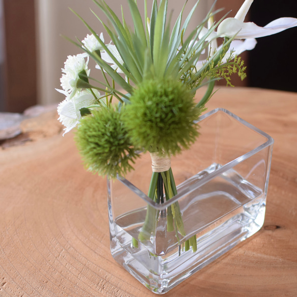 涼しげサマーホワイト♪和風にも 洋風にも《アンスリュームのモダン花束》【フェイクウォーター】 5枚目の画像